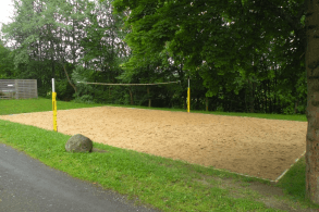 Beachvolleyballplatz direkt auf dem Gelände der Unterkunft Brohltal